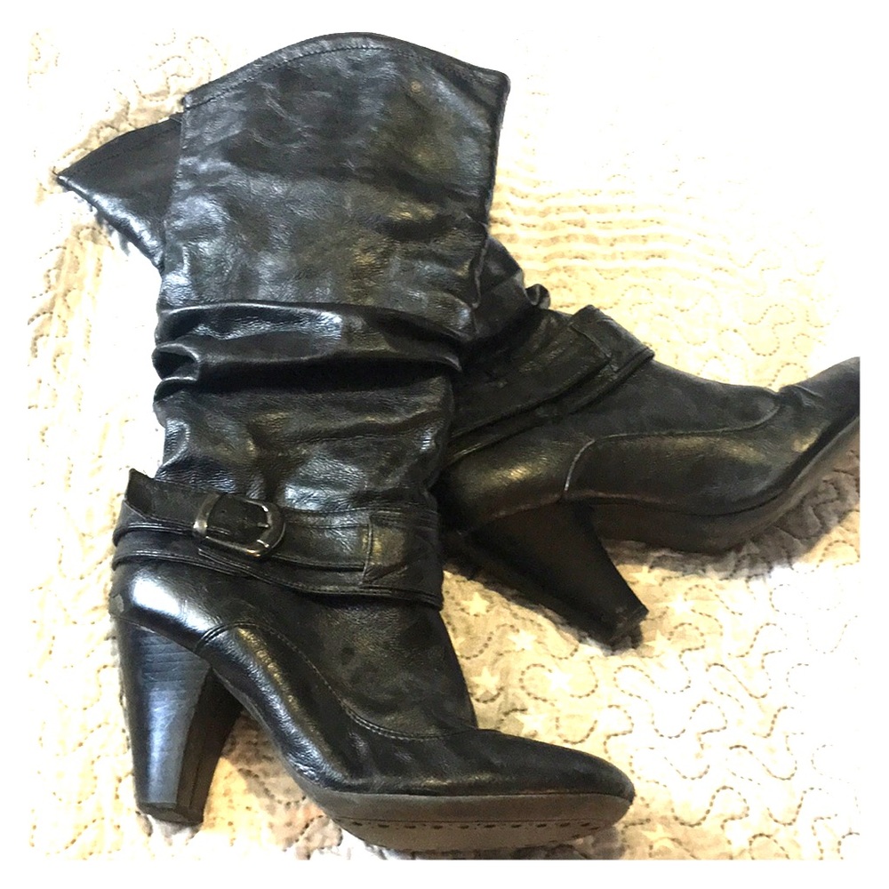 Buckle detail boots